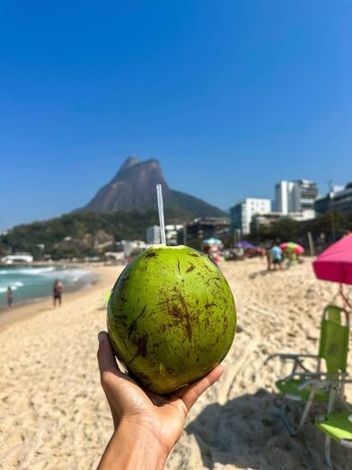 Pimpinha Jardim aproveita férias no Rio de Janeiro após divórcio
