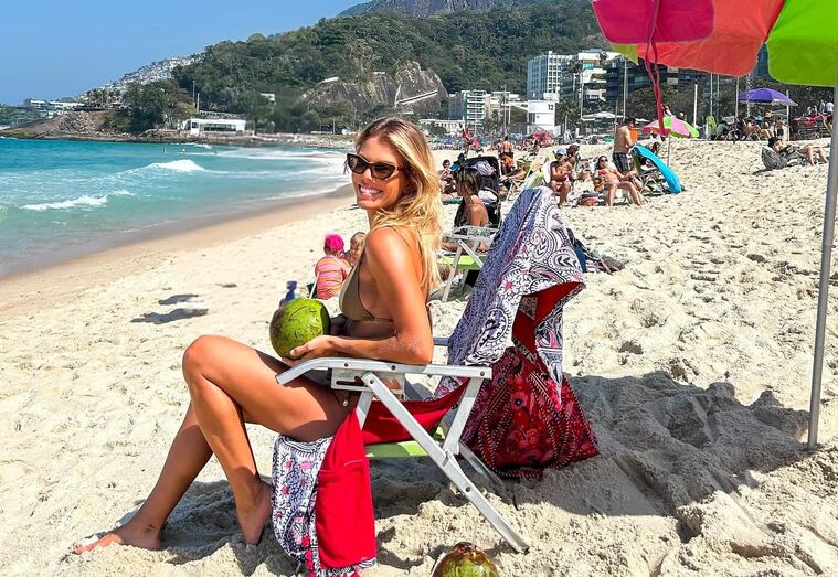 Pimpinha Jardim aproveita férias no Rio de Janeiro após o divórcio
