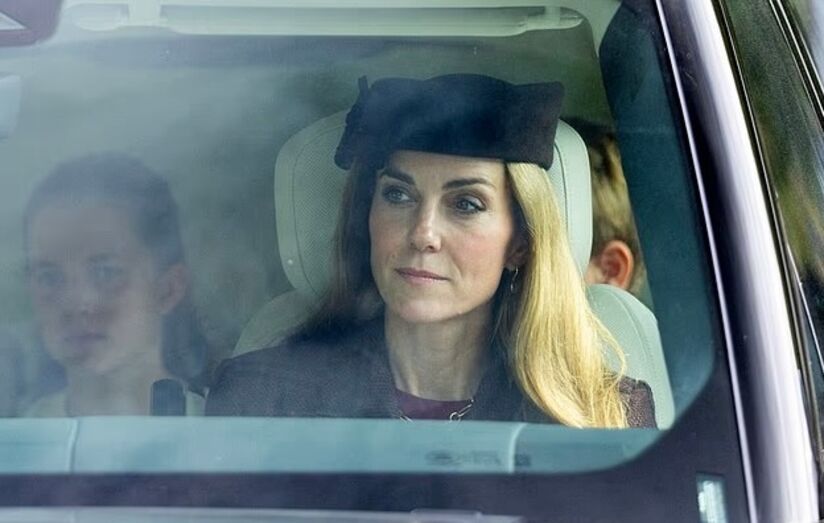 Kate Middleton com novo visual a caminho da missa em Balmoral com a família