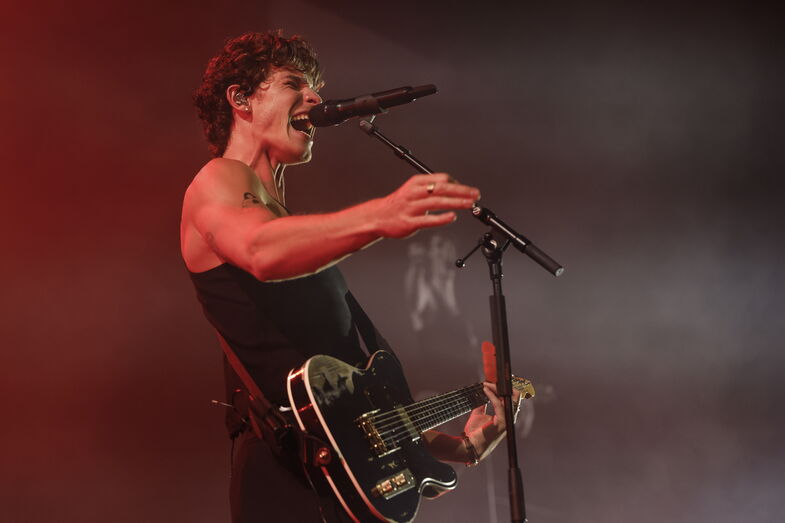 Shawn Mendes atua em Lisboa e homenageia Diogo Jota durante o concerto