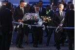 Missa e flores de homenagem às vítimas: Marcelo Rebelo de Sousa, Luís Montenegro e Carlos Moedas em momento simbólico no local da tragédia