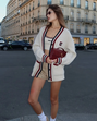 Tendência de moda outonal nas ruas de Paris