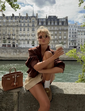 Tendência outonal no street style com sapatos em destaque nas ruas de Paris