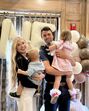 Erika Kirk e Charlie Kirk com os filhos