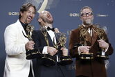 Vencedores dos Emmy celebram prémios para "Adolescência", "The Studio" e "The Pitt"