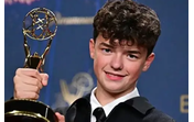 Owen Cooper vence Emmy de melhor ator secundário pela minissérie Adolescência, da Netflix