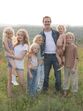 James Van Der Beek com os seis filhos
