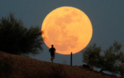 Super-lua de outubro: brilho intenso e proximidade máxima da Terra.
