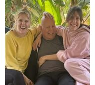 Bruce Willis com filhas demonstra apoio familiar