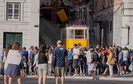 Reergue-te, Lisboa. Capital retoma a vida sem esquecer o luto e adapta-se aos novos tempos