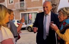 Até parece que estava no 'Plateau'! Pedro Santana Lopes dá pezinho de dança em plena rua