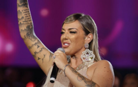 O momento dramático em que Cláudia Nayara desmaia em palco antes de perder o bebé