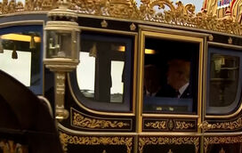 Trump e rei Carlos III viajam juntos de carruagem durante cerimónia de boas-vindas ao Castelo de Windsor