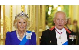 Carlos III deixa escapar romance secreto com Tricia Nixon, filha do presidente Richard Nixon, e assume pressões para que se casasse com ela
