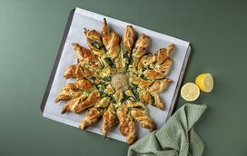 Que maravilha! A tarte de espinafres e queijo feta que é tão bonita quanto deliciosa