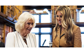 Sem Donald Trump por perto! Só ao pé de Camilla é que Melania sorriu