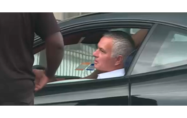 Aí está o novo treinador do Benfica! O momento da chegada de José Mourinho ao Seixal 