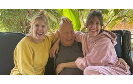 Está a viver num lar mas família não o abandonou! Bruce Willis aparece rodeado do amor das filhas