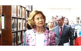 Em visita aos EUA, rainha emérita Sofia repete casaco que usou em Lisboa