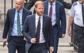 Fuga real. Família abandona Londres e deixa Harry sozinho em tribunal