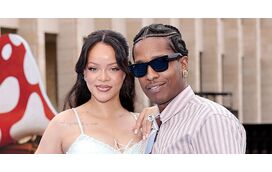 Rihanna dá a luz uma menina e revela o rosto e o nome da bebé