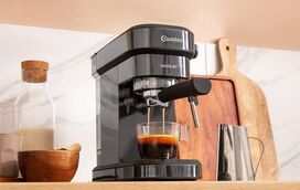 É bonita, elegante e tira os melhores expressos! A máquina de café que todos precisamos para a nossa casa