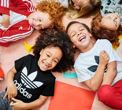 As sapatilhas da Adidas perfeitas para o regresso às aulas estão praticamente a metade do preço