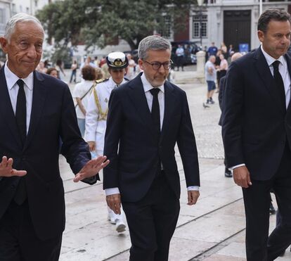 Marcelo, Montenegro e Moedas depositam flores no local do acidente, em homenagem às vítimas da tragédia do Elevador da Glória  