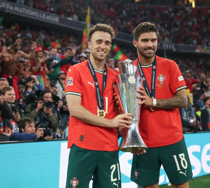 Jogo de lágrimas. O pedido especial que Rúben Neves fez à família de Diogo Jota para honrar a memória do melhor amigo