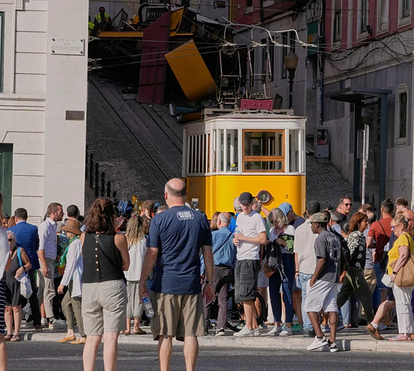 Reergue-te, Lisboa. Capital retoma a vida sem esquecer o luto e adapta-se aos novos tempos
