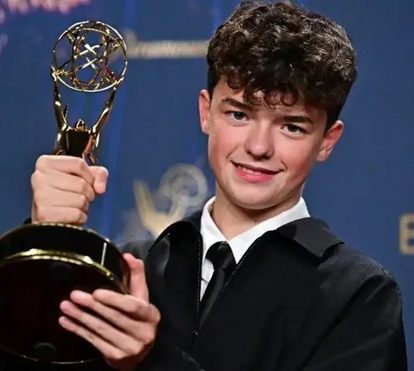 Noite de glória!  'Adolescência', 'The Studio' e 'The Pitt' foram os grandes vencedores dos Emmy