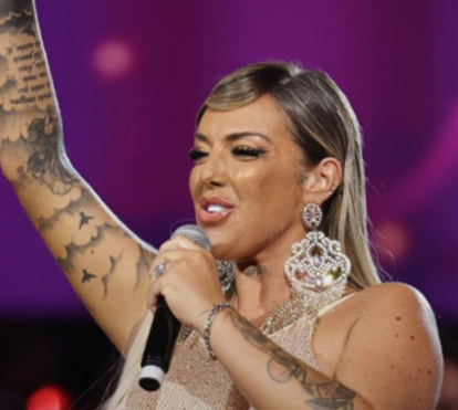 O momento dramático em que Cláudia Nayara desmaia em palco antes de perder o bebé