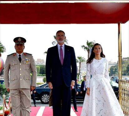 Felipe e Letizia mostram-se no Egito antes de se encontrarem com o presidente e a primeira-dama