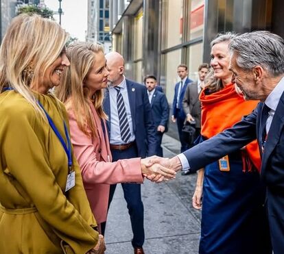Princesa Amalia da Holanda acompanha a mãe em visita aos EUA