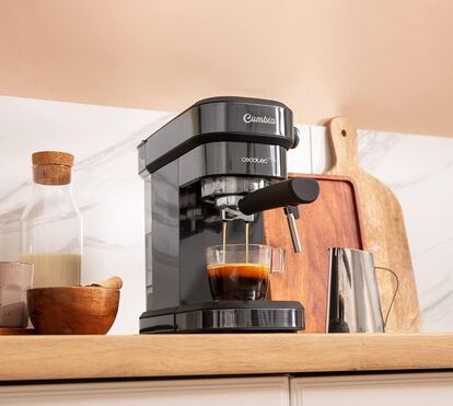 É bonita, elegante e tira os melhores expressos! A máquina de café que todos precisamos para a nossa casa