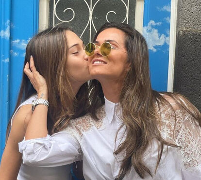 Cláudia Vieira admite que é 'dificílimo' ter uma filha adolescente: 'Começou a sair mais, descobriu os arraiais...'