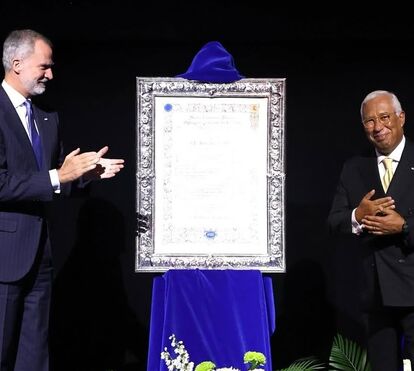 Rei Felipe VI entrega prémio a António Costa e elogia a sua 'trajetória brilhante'