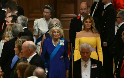 Camilla e Melania Trump no banquete oferecido por Carlos III no Castelo de Windsor