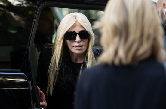 Donatella Versace nas cerimónias fúnebres