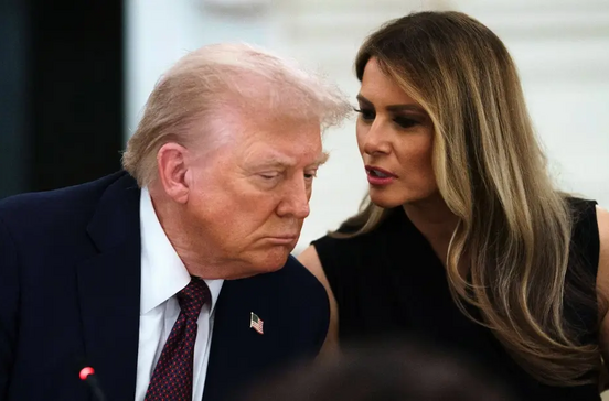 Donald Trump pede ajuda a Melania durante conferência sobre tecnologia