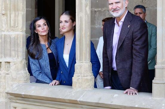 Rei Felipe, Rainha Letizia e Princesa Leonor em Navarra