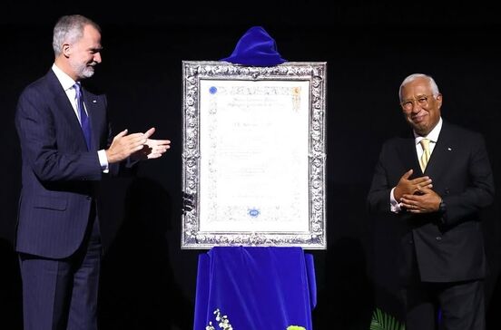 Rei Felipe VI entrega prémio a António Costa e elogia a sua trajetória brilhante