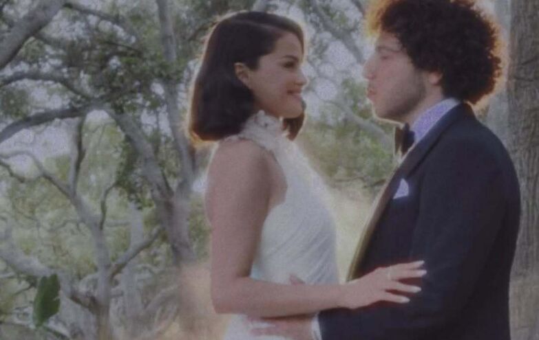 Selena Gomez delicia fãs com fotografias do seu casamento com Benny Blanco