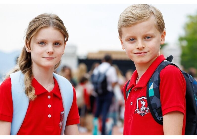 Jacques e Gabriella, gémeos do Mónaco, de volta à escola