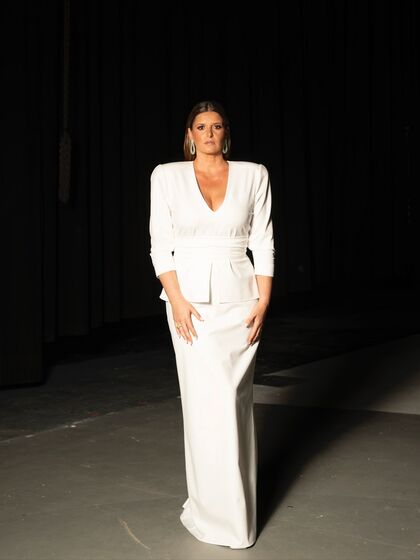 Maria Botelho Moniz destaca-se com elegância na apresentação do 'Big Brother Verão'