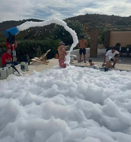 Festa da espuma de Ana Sofia Cardoso celebra aniversário do filho no Alentejo.
