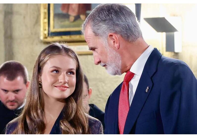Rei Felipe, Rainha Letizia e Princesa Leonor em Navarra