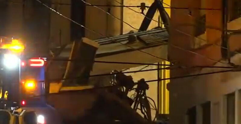 Imagens mostram operacionais a remover destroços do Elevador da Glória 