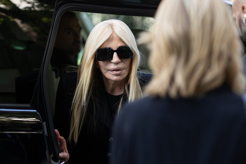 Donatella Versace nas cerimónias fúnebres