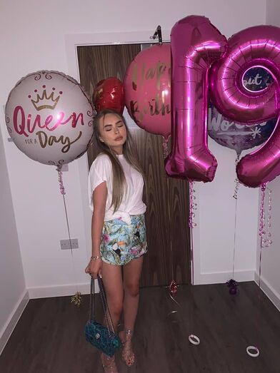 Mia O'Brien, estudante de Direito, foi condenada a 25 anos de prisão no Dubai por posse de droga